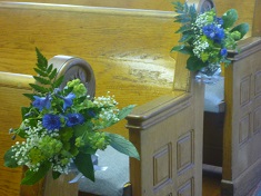 ceremony pew flowers